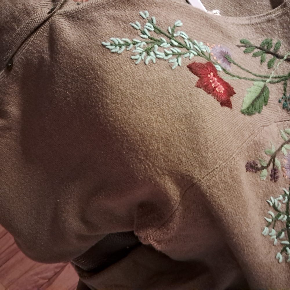 Northern Isles Embroidered Floral Women's Cardigan - Picture 4 of 5